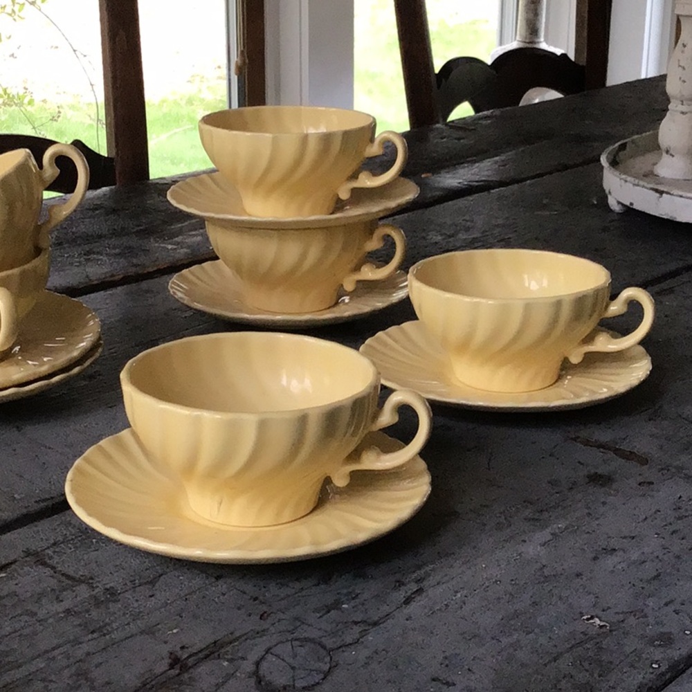 Set of 6 Vintage Teacups and Saucers